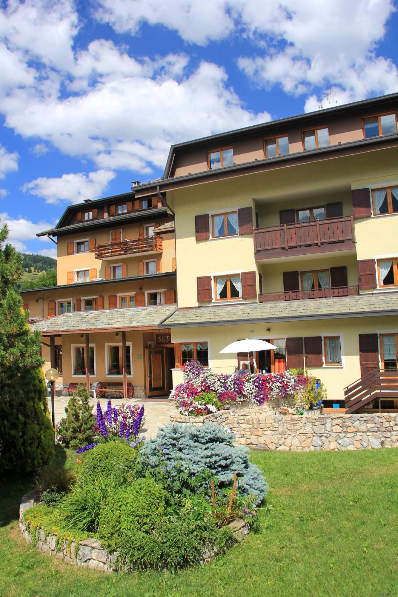 Meuble Sci Sport Hotel Bormio Exterior foto